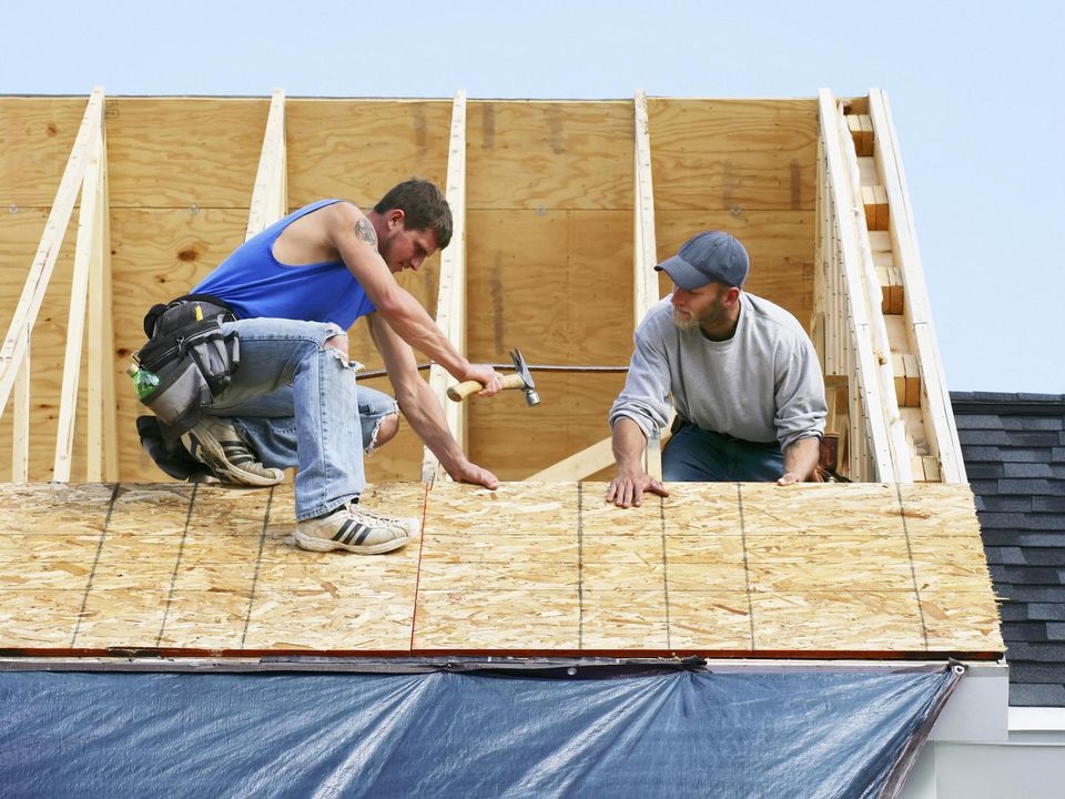Getting your roof replaced: Consider the contractor and season first
