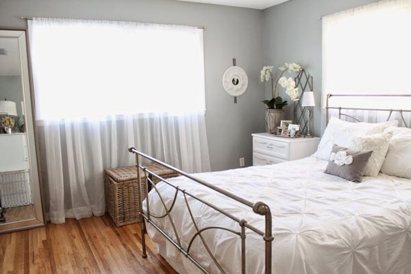 Advantages Of Decorating Your Room In White