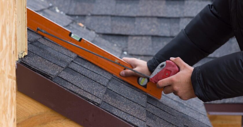 How to Repair Shingles on a Roof